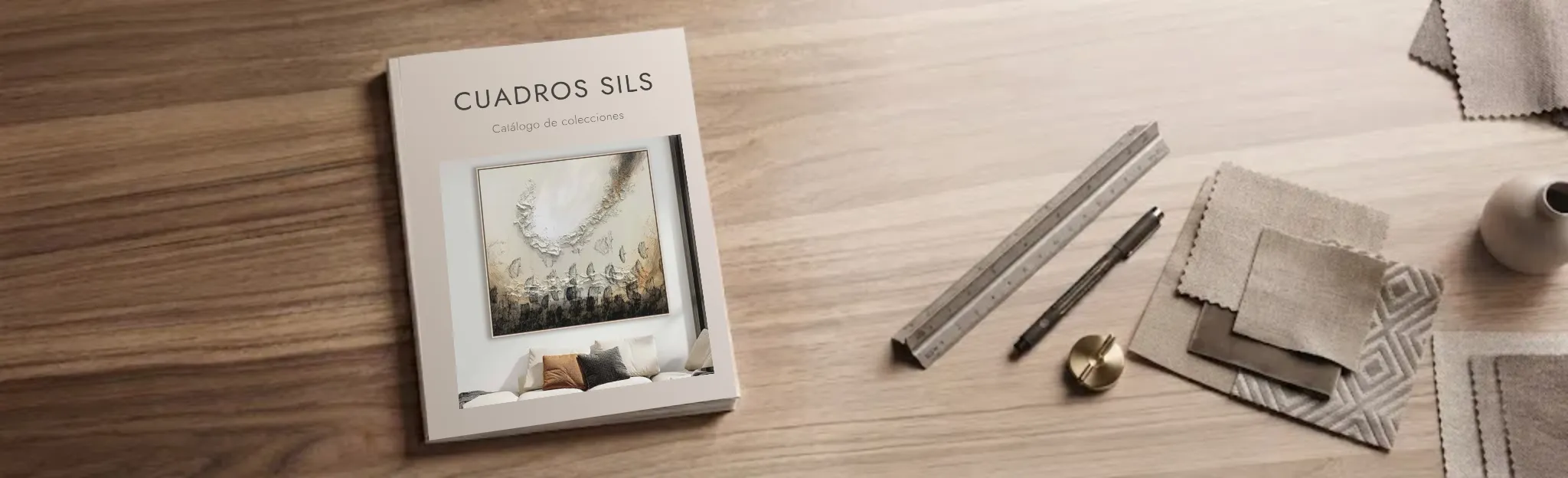 Catálogo Cuadros Sils sobre mesa de madera con escalímetro y muestras para profesionales - Valencia